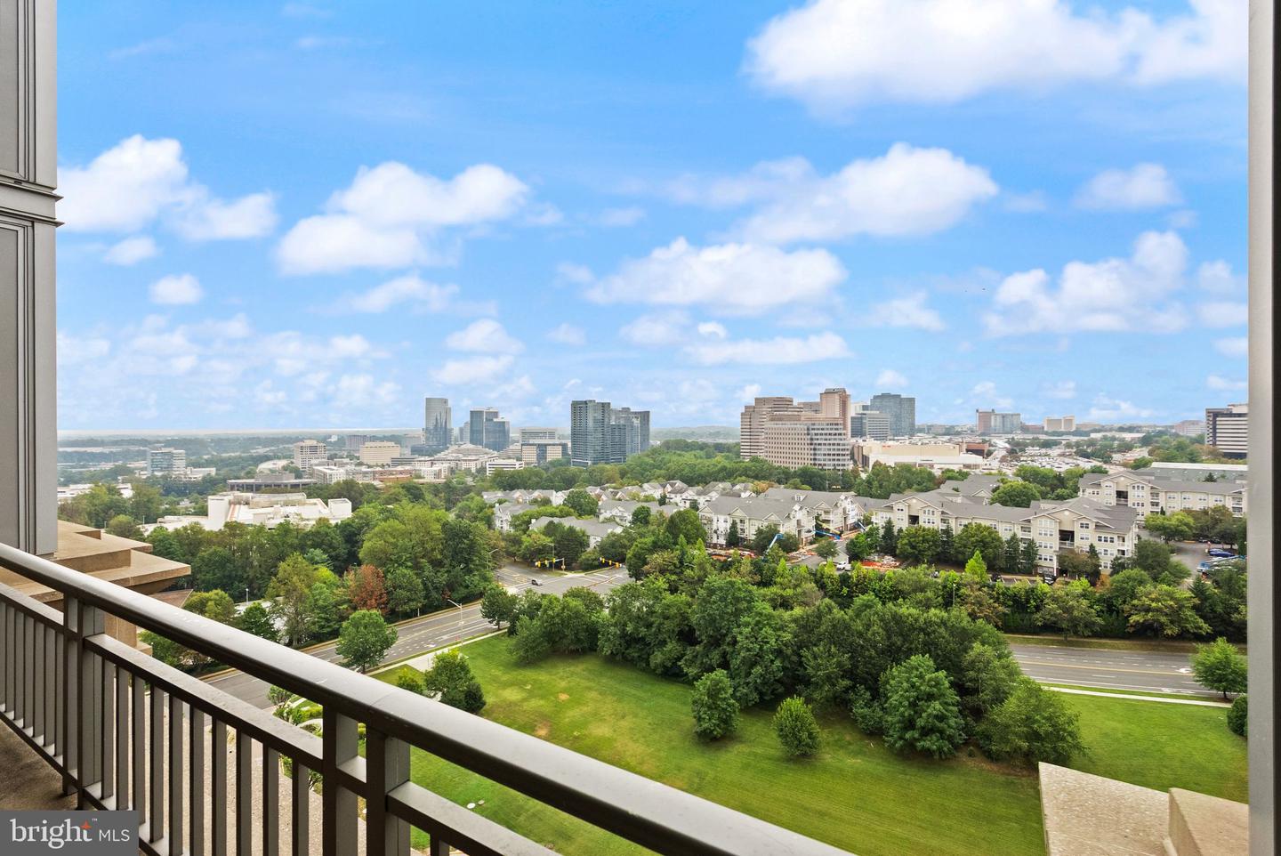 8220 CRESTWOOD HEIGHTS DR #1210, MCLEAN, Virginia 22102, 1 Bedroom Bedrooms, ,2 BathroomsBathrooms,Residential,For sale,8220 CRESTWOOD HEIGHTS DR #1210,VAFX2268534 MLS # VAFX2268534