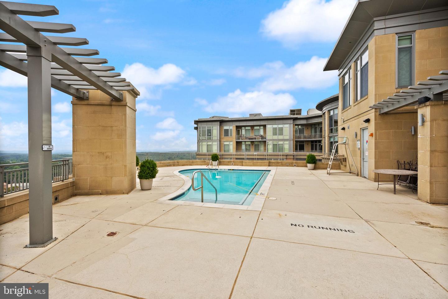 8220 CRESTWOOD HEIGHTS DR #1210, MCLEAN, Virginia 22102, 1 Bedroom Bedrooms, ,2 BathroomsBathrooms,Residential,For sale,8220 CRESTWOOD HEIGHTS DR #1210,VAFX2268534 MLS # VAFX2268534