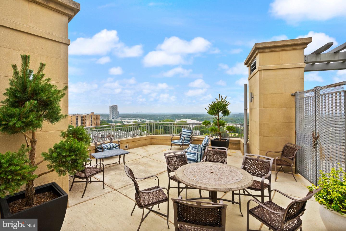 8220 CRESTWOOD HEIGHTS DR #1210, MCLEAN, Virginia 22102, 1 Bedroom Bedrooms, ,2 BathroomsBathrooms,Residential,For sale,8220 CRESTWOOD HEIGHTS DR #1210,VAFX2268534 MLS # VAFX2268534
