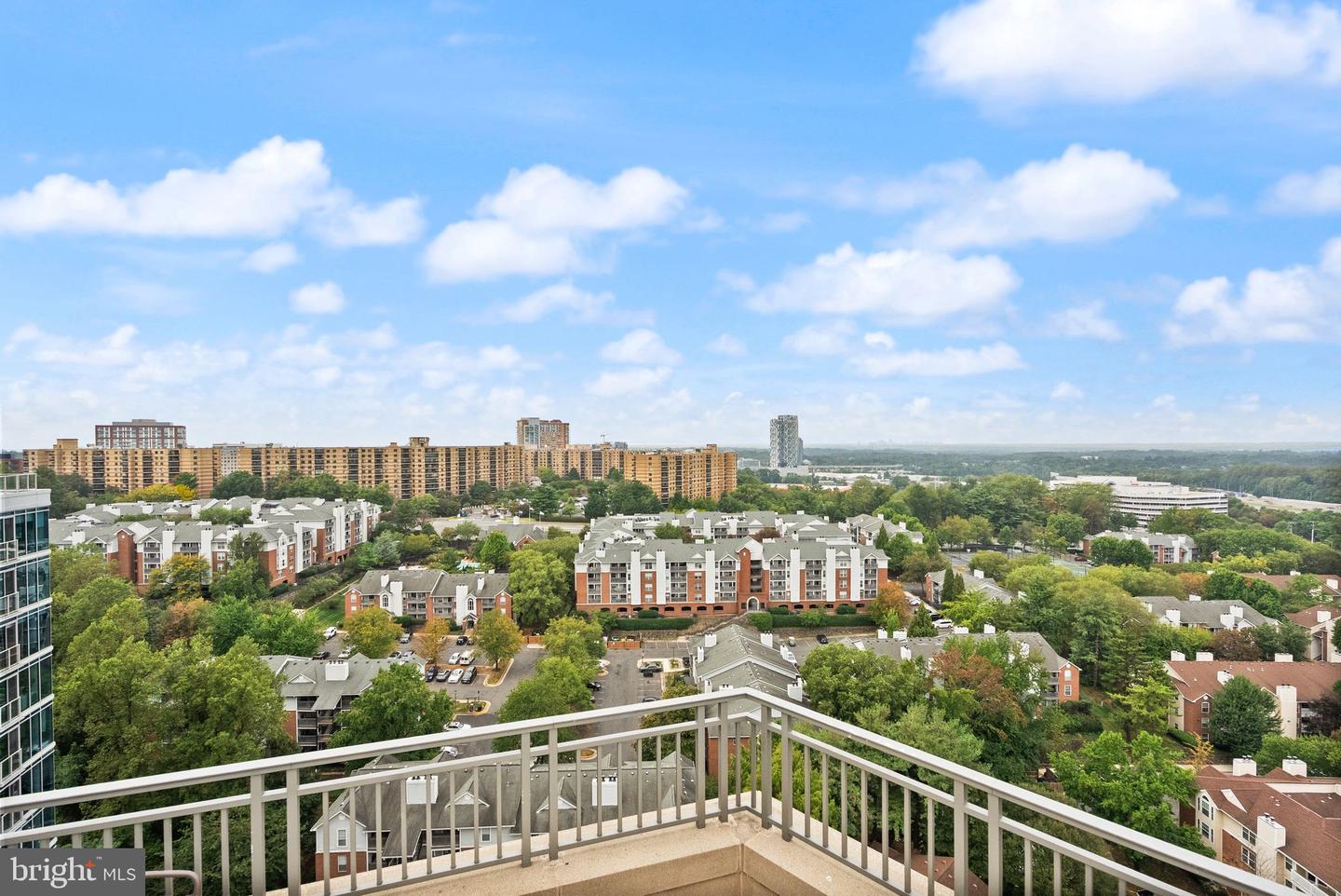 8220 CRESTWOOD HEIGHTS DR #1210, MCLEAN, Virginia 22102, 1 Bedroom Bedrooms, ,2 BathroomsBathrooms,Residential,For sale,8220 CRESTWOOD HEIGHTS DR #1210,VAFX2268534 MLS # VAFX2268534