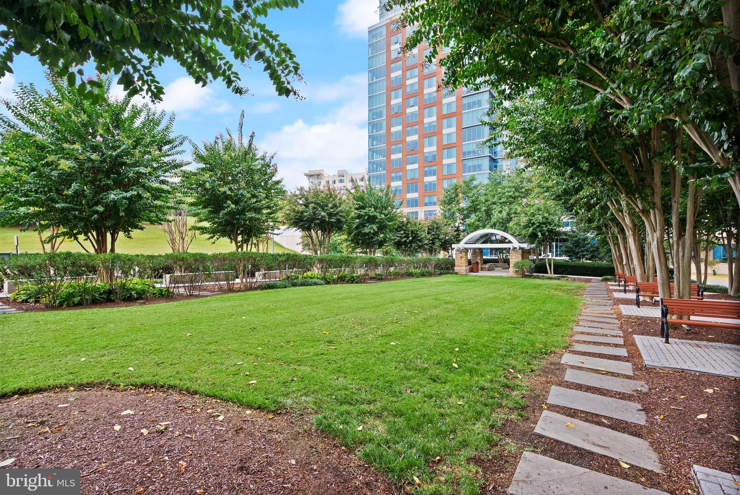 8220 CRESTWOOD HEIGHTS DR #1210, MCLEAN, Virginia 22102, 1 Bedroom Bedrooms, ,2 BathroomsBathrooms,Residential,For sale,8220 CRESTWOOD HEIGHTS DR #1210,VAFX2268534 MLS # VAFX2268534