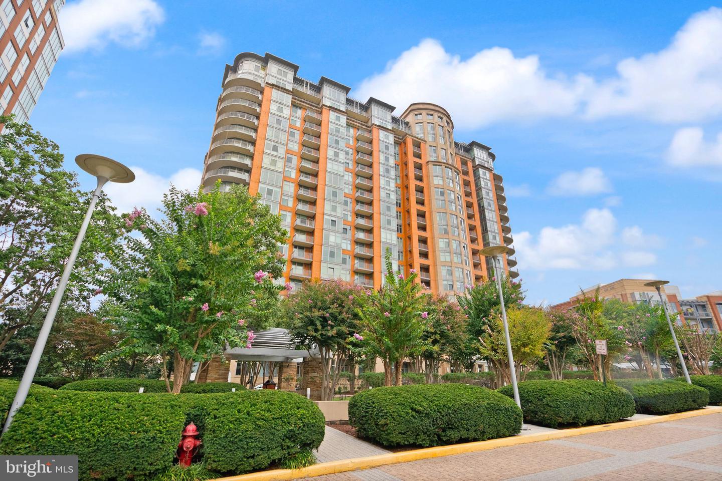8220 CRESTWOOD HEIGHTS DR #1210, MCLEAN, Virginia 22102, 1 Bedroom Bedrooms, ,2 BathroomsBathrooms,Residential,For sale,8220 CRESTWOOD HEIGHTS DR #1210,VAFX2268534 MLS # VAFX2268534