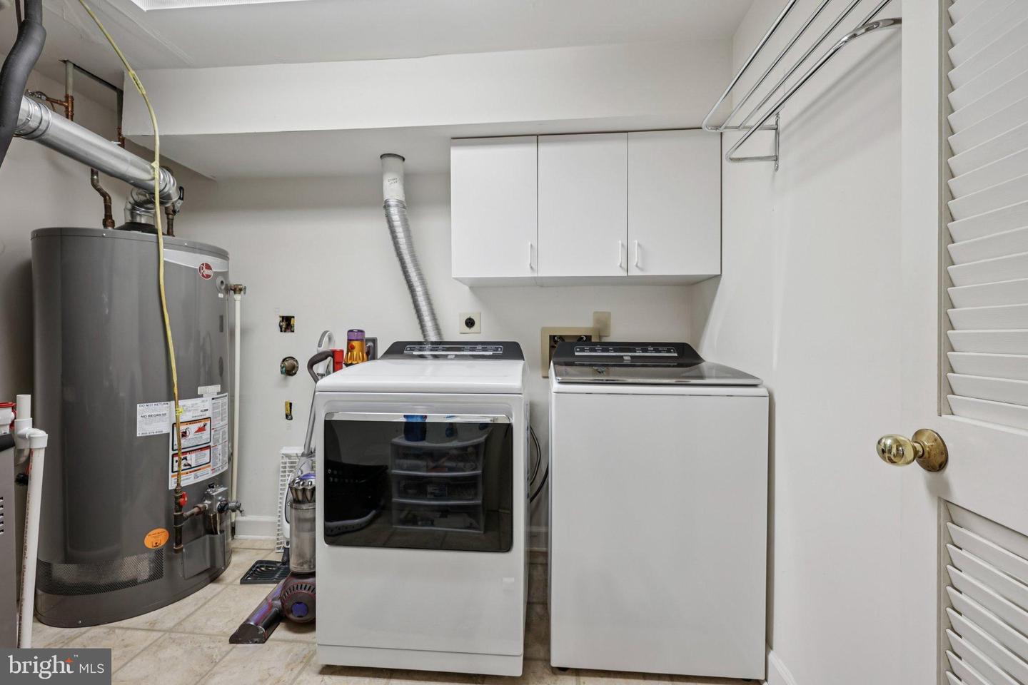 2177 WOLFTRAP CT, VIENNA, Virginia 22182, 3 Bedrooms Bedrooms, 15 Rooms Rooms,3 BathroomsBathrooms,Residential,For sale,2177 WOLFTRAP CT,VAFX2268576 MLS # VAFX2268576
