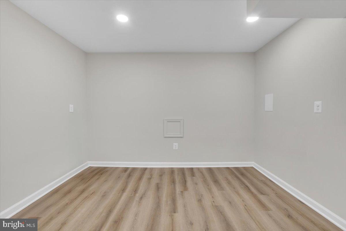 5713 OAK GREEN, BURKE, Virginia 22015, 3 Bedrooms Bedrooms, 6 Rooms Rooms,2 BathroomsBathrooms,Residential,For sale,5713 OAK GREEN,VAFX2268756 MLS # VAFX2268756