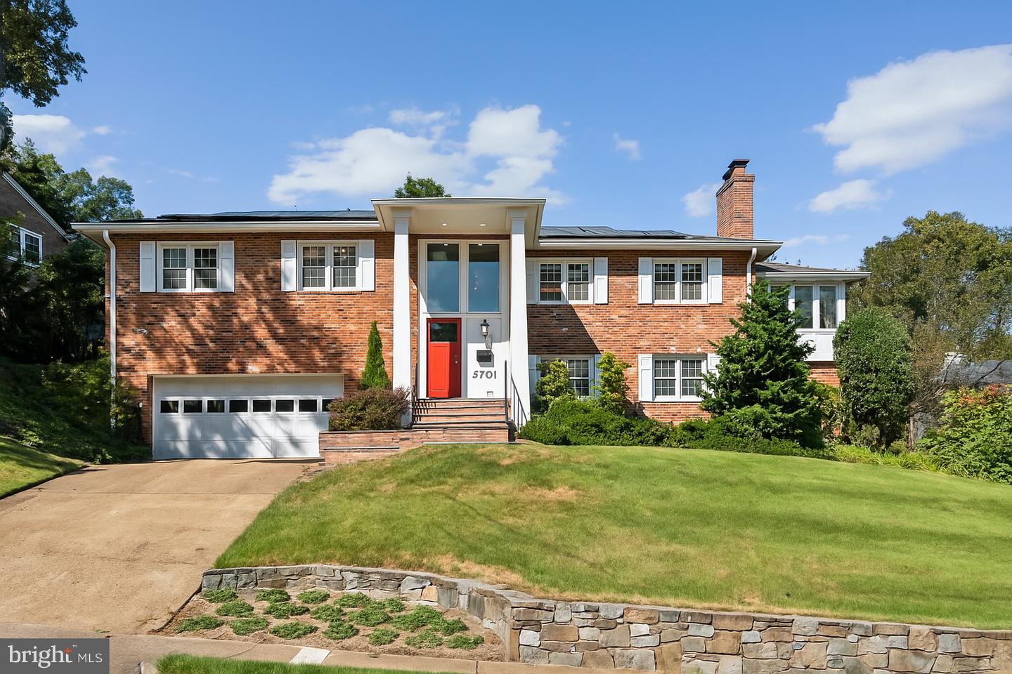 3701 N OAKLAND ST, ARLINGTON, Virginia 22207, 4 Bedrooms Bedrooms, ,3 BathroomsBathrooms,Residential,For sale,3701 N OAKLAND ST,VAAR2064064 MLS # VAAR2064064