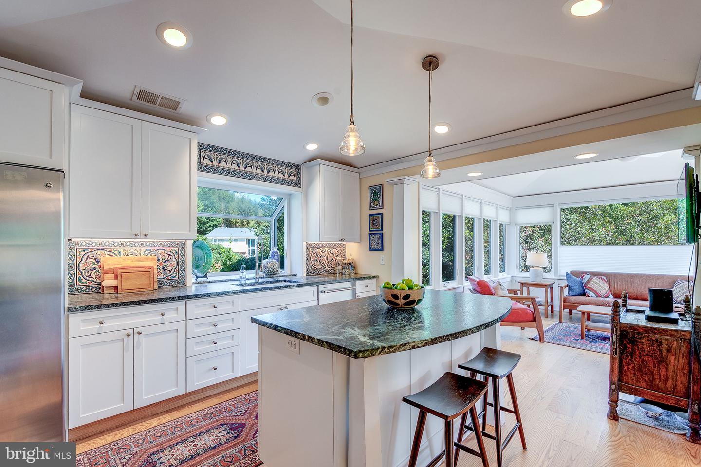3701 N OAKLAND ST, ARLINGTON, Virginia 22207, 4 Bedrooms Bedrooms, ,3 BathroomsBathrooms,Residential,For sale,3701 N OAKLAND ST,VAAR2064064 MLS # VAAR2064064
