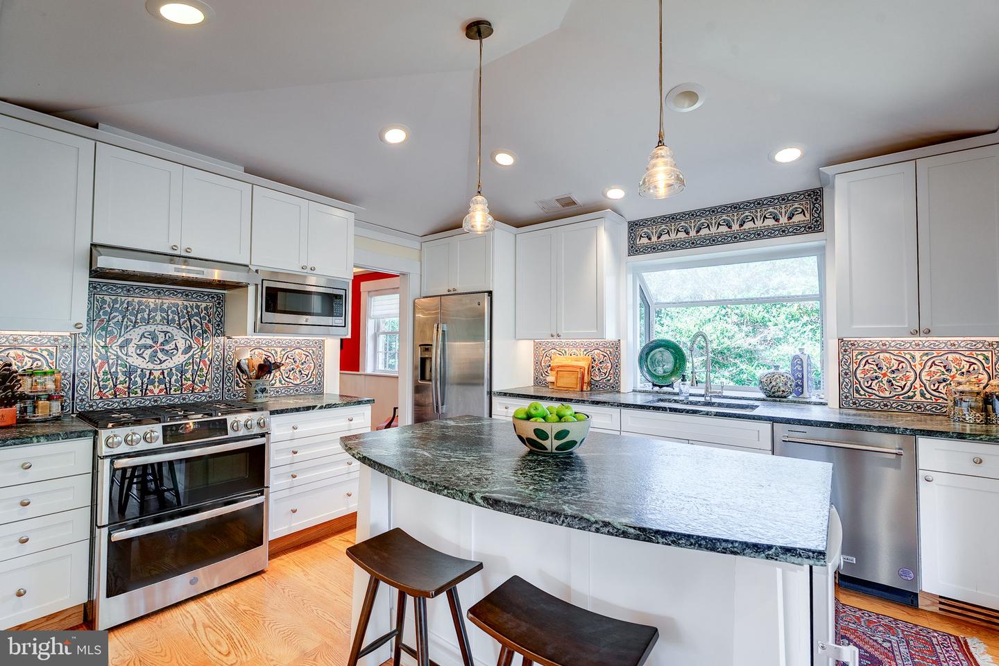 3701 N OAKLAND ST, ARLINGTON, Virginia 22207, 4 Bedrooms Bedrooms, ,3 BathroomsBathrooms,Residential,For sale,3701 N OAKLAND ST,VAAR2064064 MLS # VAAR2064064