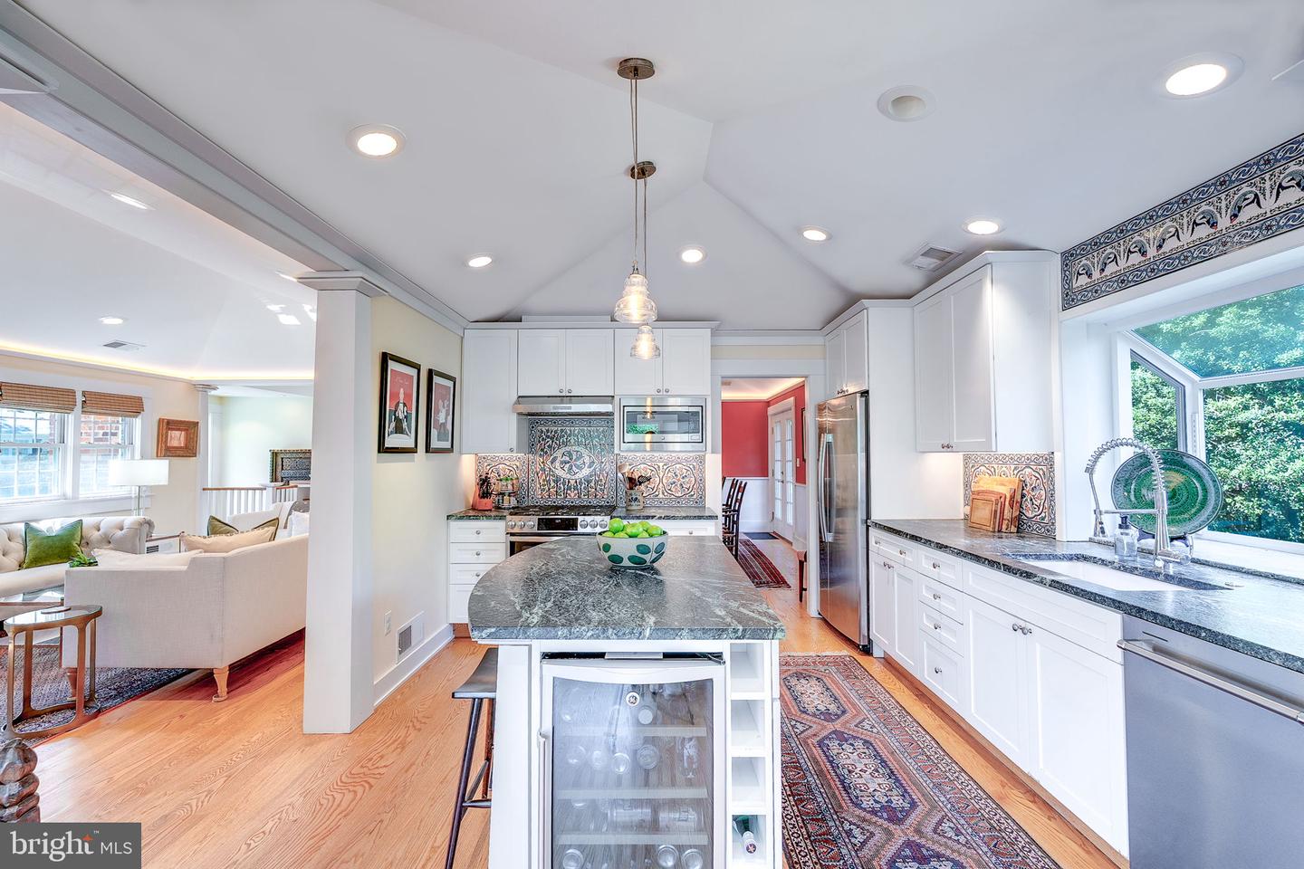 3701 N OAKLAND ST, ARLINGTON, Virginia 22207, 4 Bedrooms Bedrooms, ,3 BathroomsBathrooms,Residential,For sale,3701 N OAKLAND ST,VAAR2064064 MLS # VAAR2064064