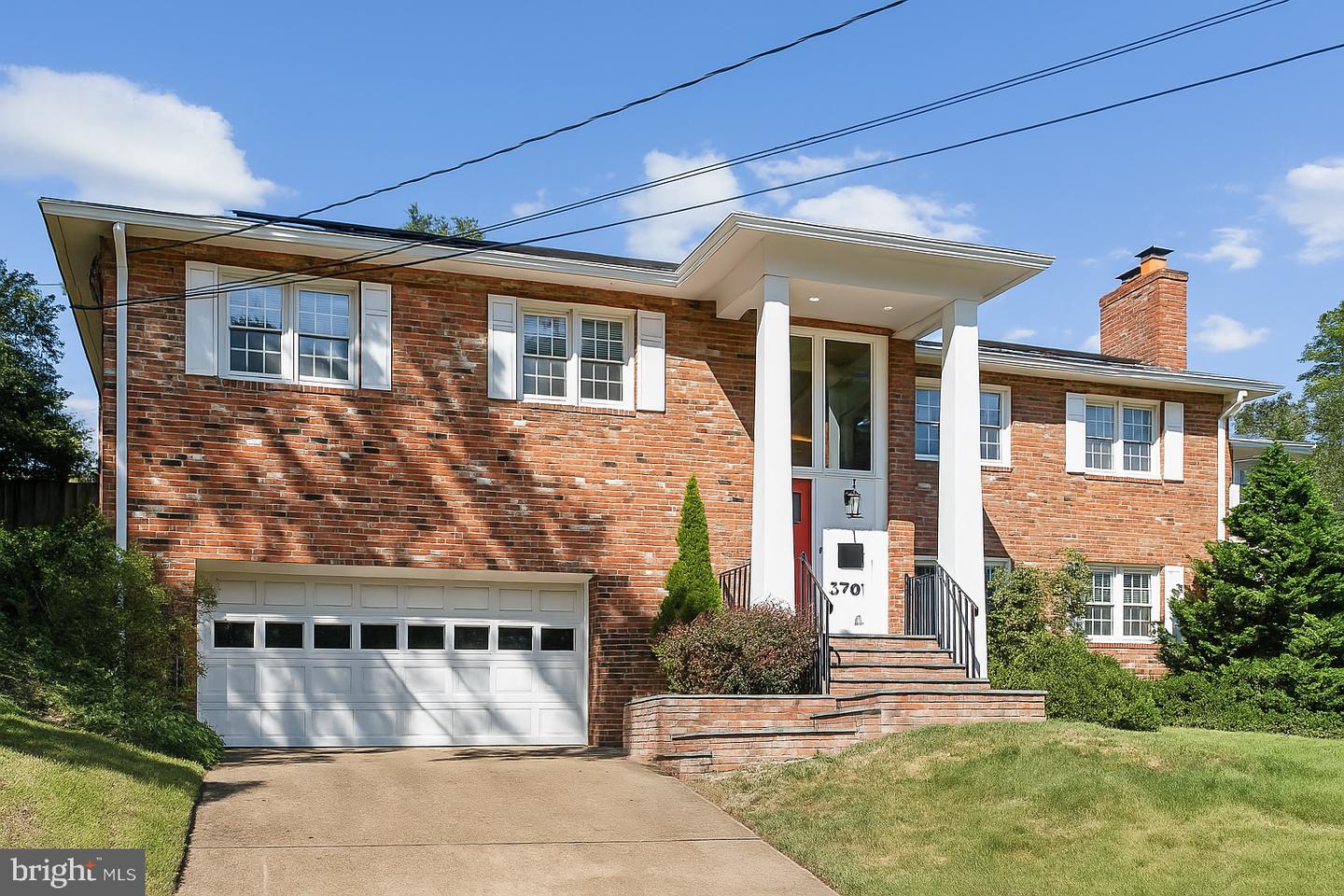 3701 N OAKLAND ST, ARLINGTON, Virginia 22207, 4 Bedrooms Bedrooms, ,3 BathroomsBathrooms,Residential,For sale,3701 N OAKLAND ST,VAAR2064064 MLS # VAAR2064064