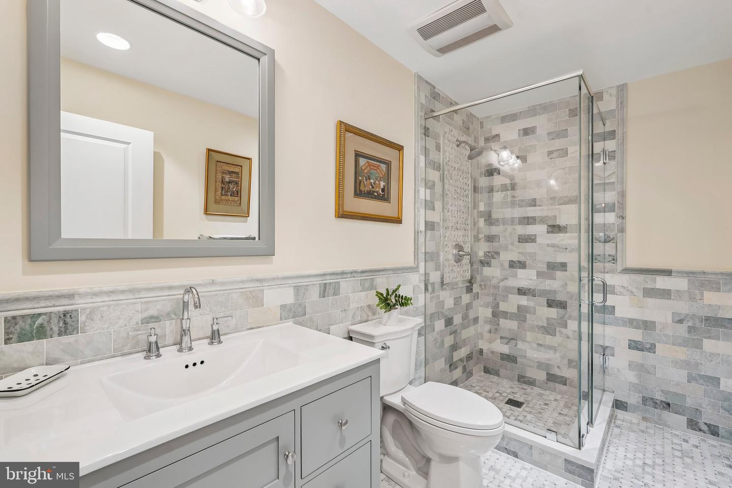 3701 N OAKLAND ST, ARLINGTON, Virginia 22207, 4 Bedrooms Bedrooms, ,3 BathroomsBathrooms,Residential,For sale,3701 N OAKLAND ST,VAAR2064064 MLS # VAAR2064064
