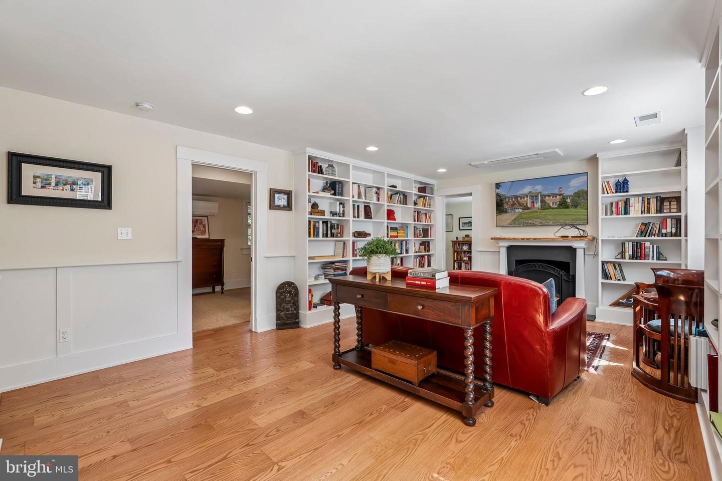 3701 N OAKLAND ST, ARLINGTON, Virginia 22207, 4 Bedrooms Bedrooms, ,3 BathroomsBathrooms,Residential,For sale,3701 N OAKLAND ST,VAAR2064064 MLS # VAAR2064064
