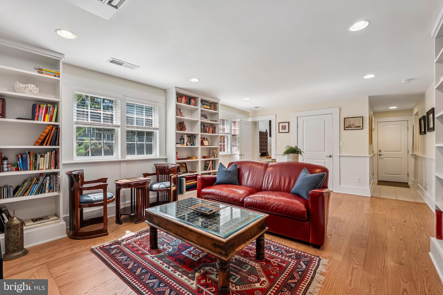 3701 N OAKLAND ST, ARLINGTON, Virginia 22207, 4 Bedrooms Bedrooms, ,3 BathroomsBathrooms,Residential,For sale,3701 N OAKLAND ST,VAAR2064064 MLS # VAAR2064064