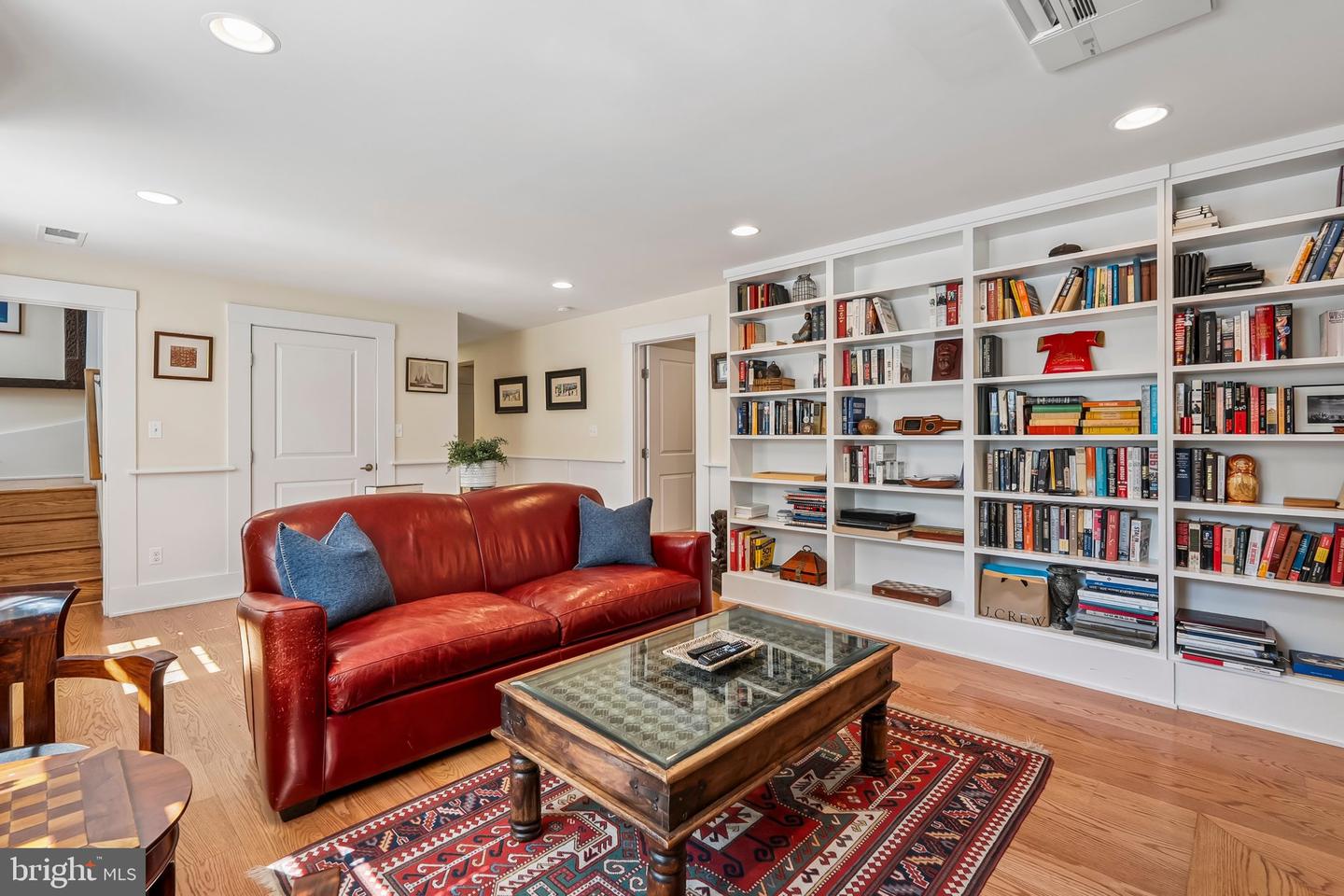 3701 N OAKLAND ST, ARLINGTON, Virginia 22207, 4 Bedrooms Bedrooms, ,3 BathroomsBathrooms,Residential,For sale,3701 N OAKLAND ST,VAAR2064064 MLS # VAAR2064064