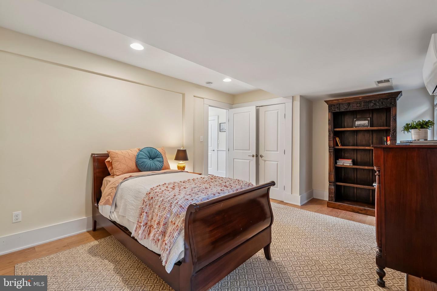 3701 N OAKLAND ST, ARLINGTON, Virginia 22207, 4 Bedrooms Bedrooms, ,3 BathroomsBathrooms,Residential,For sale,3701 N OAKLAND ST,VAAR2064064 MLS # VAAR2064064