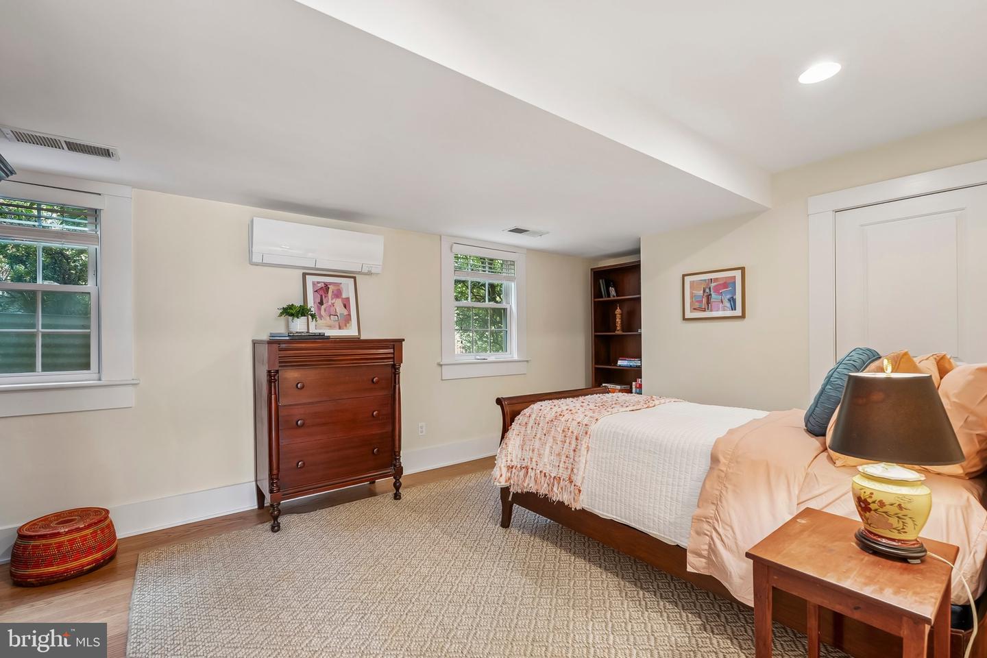 3701 N OAKLAND ST, ARLINGTON, Virginia 22207, 4 Bedrooms Bedrooms, ,3 BathroomsBathrooms,Residential,For sale,3701 N OAKLAND ST,VAAR2064064 MLS # VAAR2064064