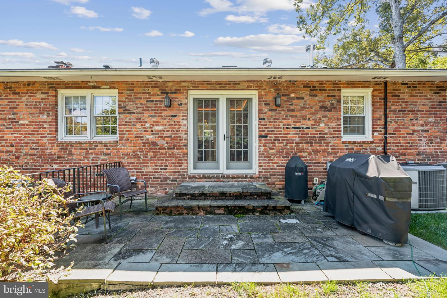 3701 N OAKLAND ST, ARLINGTON, Virginia 22207, 4 Bedrooms Bedrooms, ,3 BathroomsBathrooms,Residential,For sale,3701 N OAKLAND ST,VAAR2064064 MLS # VAAR2064064