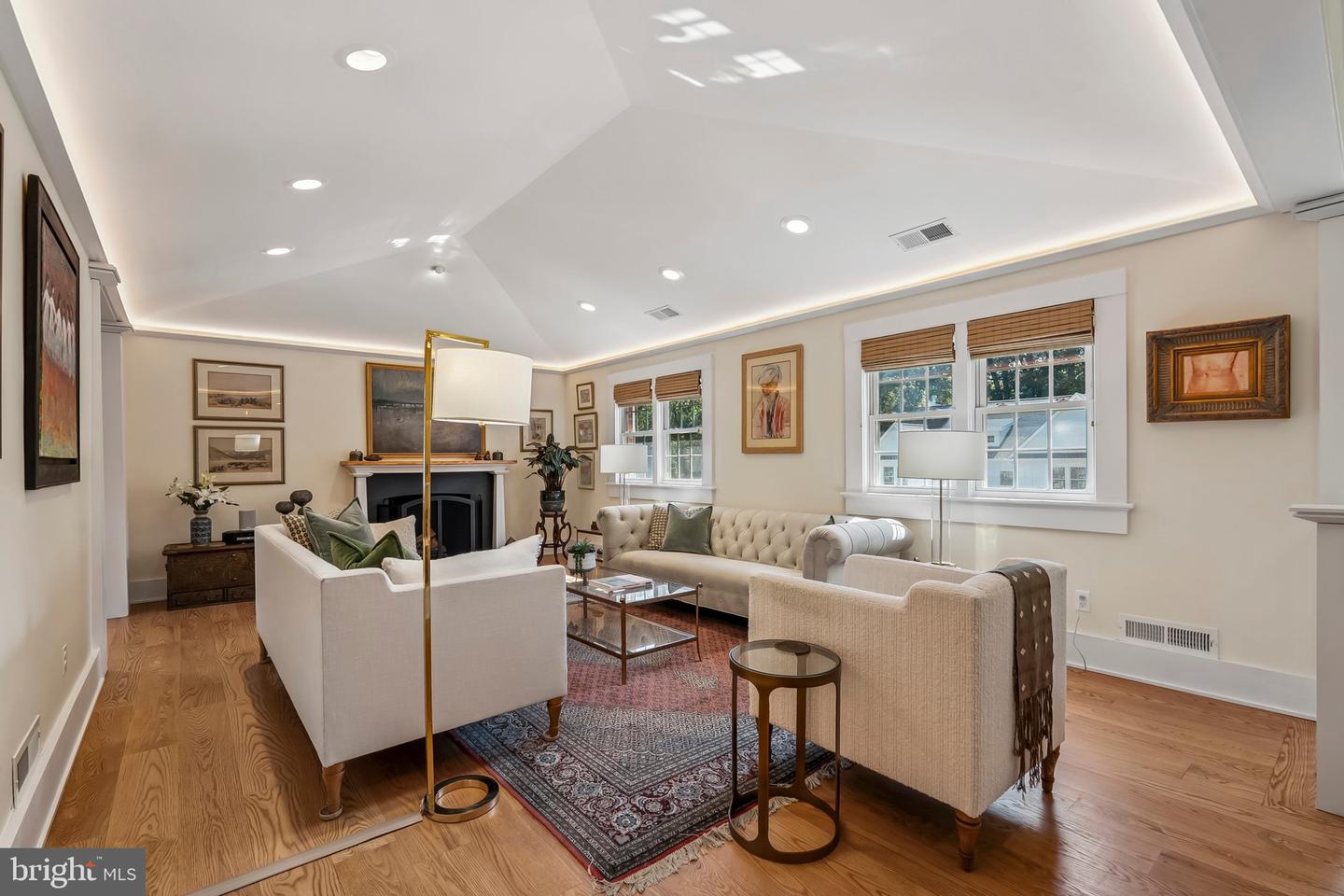3701 N OAKLAND ST, ARLINGTON, Virginia 22207, 4 Bedrooms Bedrooms, ,3 BathroomsBathrooms,Residential,For sale,3701 N OAKLAND ST,VAAR2064064 MLS # VAAR2064064