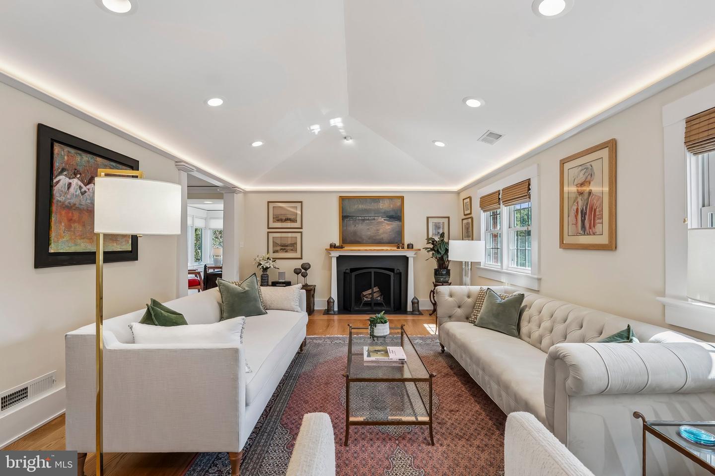 3701 N OAKLAND ST, ARLINGTON, Virginia 22207, 4 Bedrooms Bedrooms, ,3 BathroomsBathrooms,Residential,For sale,3701 N OAKLAND ST,VAAR2064064 MLS # VAAR2064064