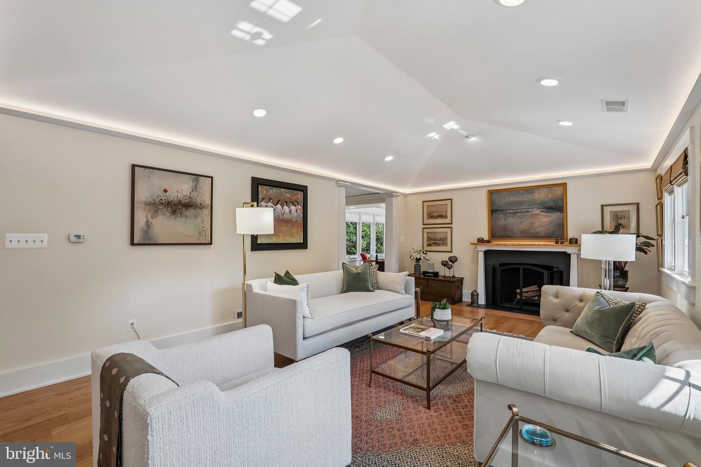 3701 N OAKLAND ST, ARLINGTON, Virginia 22207, 4 Bedrooms Bedrooms, ,3 BathroomsBathrooms,Residential,For sale,3701 N OAKLAND ST,VAAR2064064 MLS # VAAR2064064