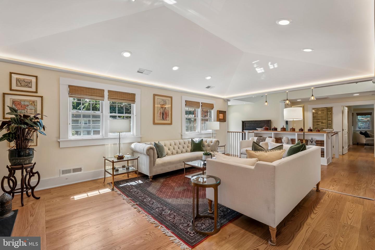 3701 N OAKLAND ST, ARLINGTON, Virginia 22207, 4 Bedrooms Bedrooms, ,3 BathroomsBathrooms,Residential,For sale,3701 N OAKLAND ST,VAAR2064064 MLS # VAAR2064064