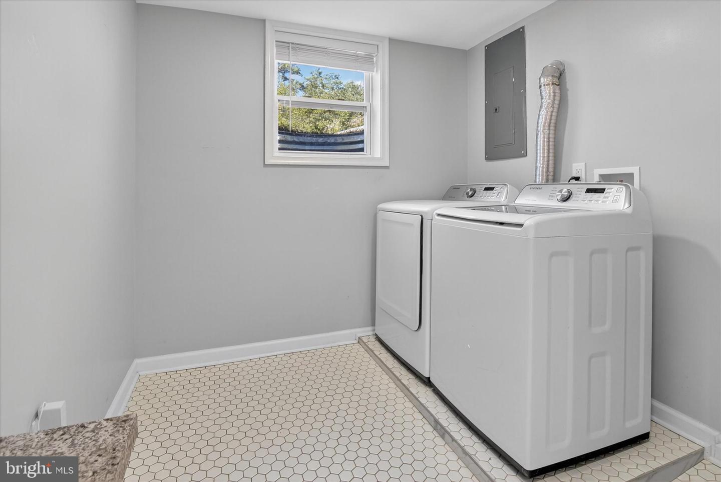 1804 OLNEY RD, FALLS CHURCH, Virginia 22043, 3 Bedrooms Bedrooms, 7 Rooms Rooms,3 BathroomsBathrooms,Residential,For sale,1804 OLNEY RD,VAFX2268806 MLS # VAFX2268806