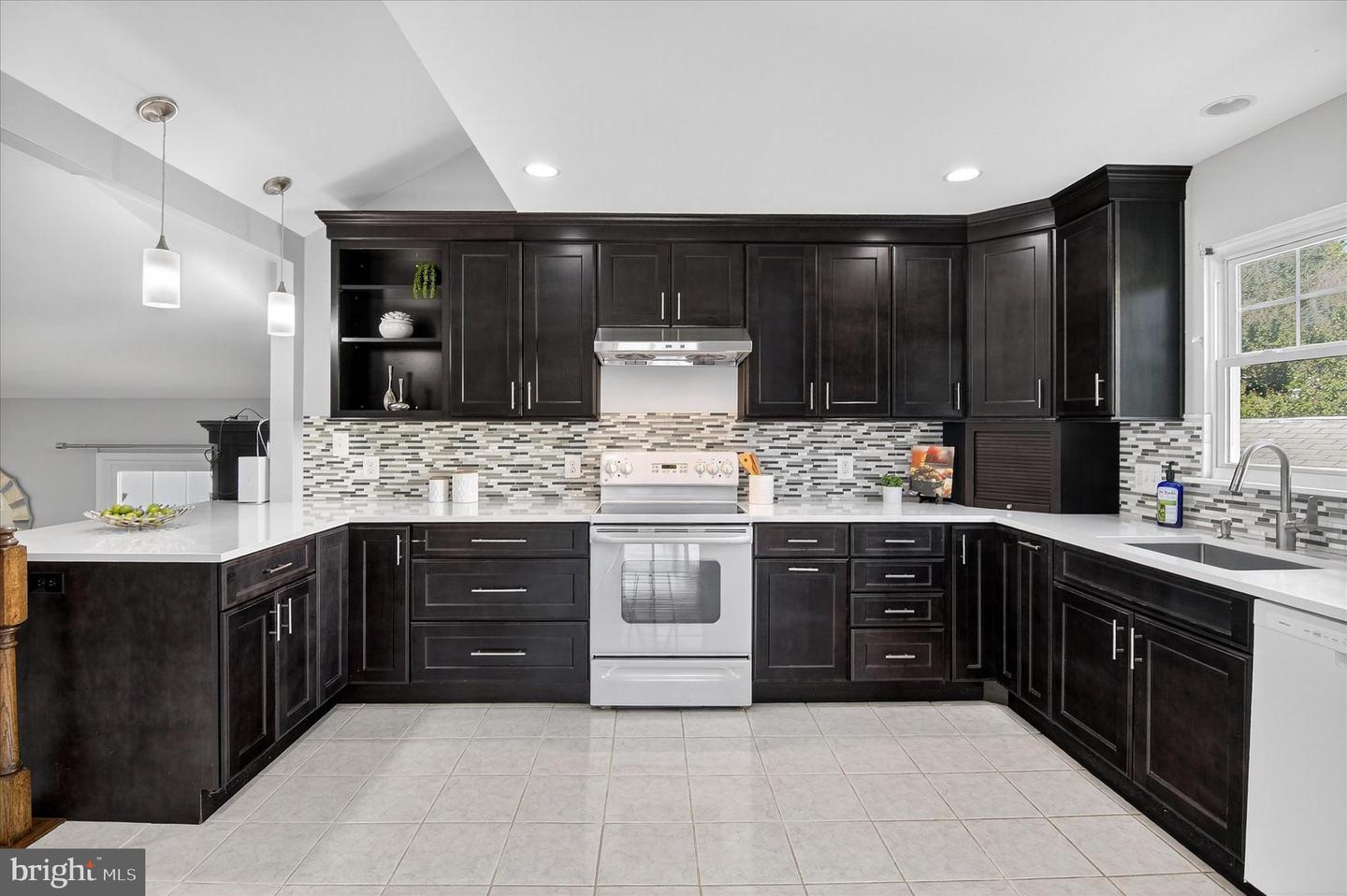1804 OLNEY RD, FALLS CHURCH, Virginia 22043, 3 Bedrooms Bedrooms, 7 Rooms Rooms,3 BathroomsBathrooms,Residential,For sale,1804 OLNEY RD,VAFX2268806 MLS # VAFX2268806
