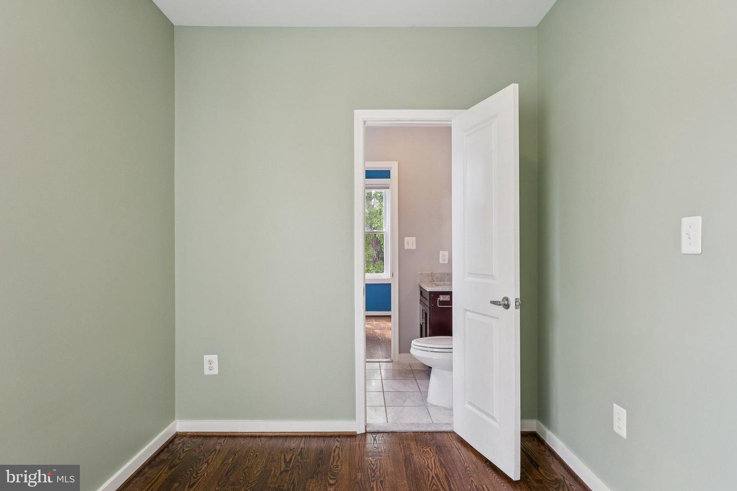 WASHINGTON, District Of Columbia 20002, 4 Bedrooms Bedrooms, 11 Rooms Rooms,3 BathroomsBathrooms,Residential,For sale,DCDC2223782 MLS # DCDC2223782