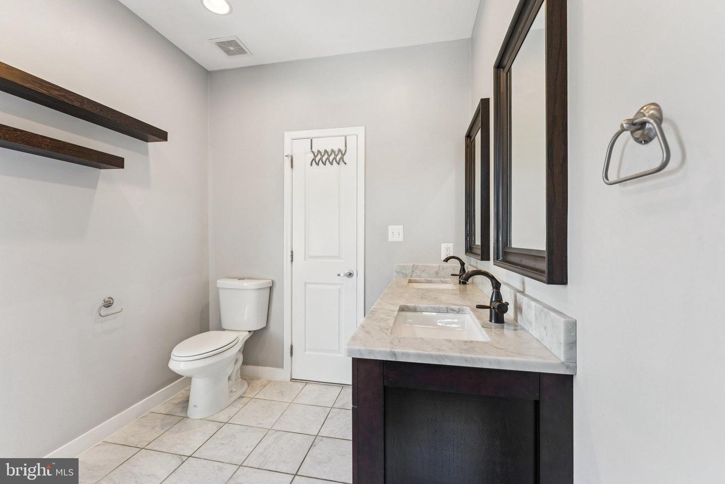WASHINGTON, District Of Columbia 20002, 4 Bedrooms Bedrooms, 11 Rooms Rooms,3 BathroomsBathrooms,Residential,For sale,DCDC2223782 MLS # DCDC2223782