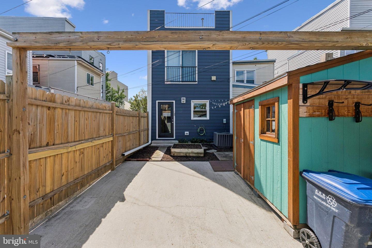 WASHINGTON, District Of Columbia 20002, 4 Bedrooms Bedrooms, 11 Rooms Rooms,3 BathroomsBathrooms,Residential,For sale,DCDC2223782 MLS # DCDC2223782