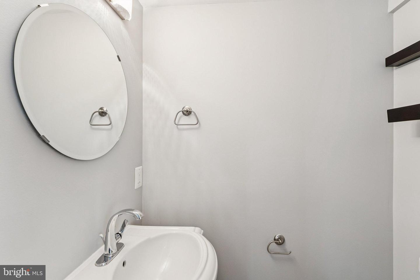 WASHINGTON, District Of Columbia 20002, 4 Bedrooms Bedrooms, 11 Rooms Rooms,3 BathroomsBathrooms,Residential,For sale,DCDC2223782 MLS # DCDC2223782