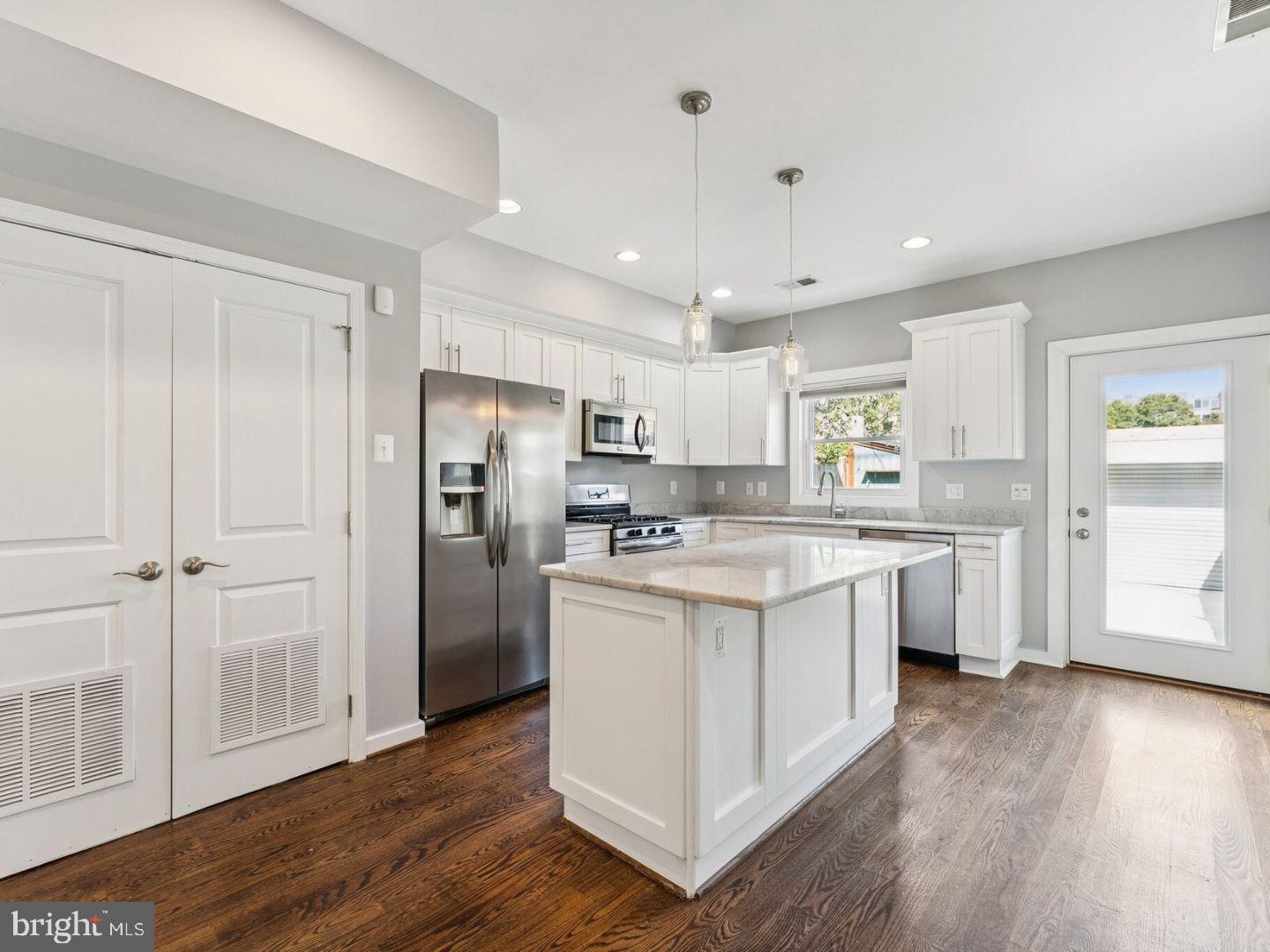 WASHINGTON, District Of Columbia 20002, 4 Bedrooms Bedrooms, 11 Rooms Rooms,3 BathroomsBathrooms,Residential,For sale,DCDC2223782 MLS # DCDC2223782