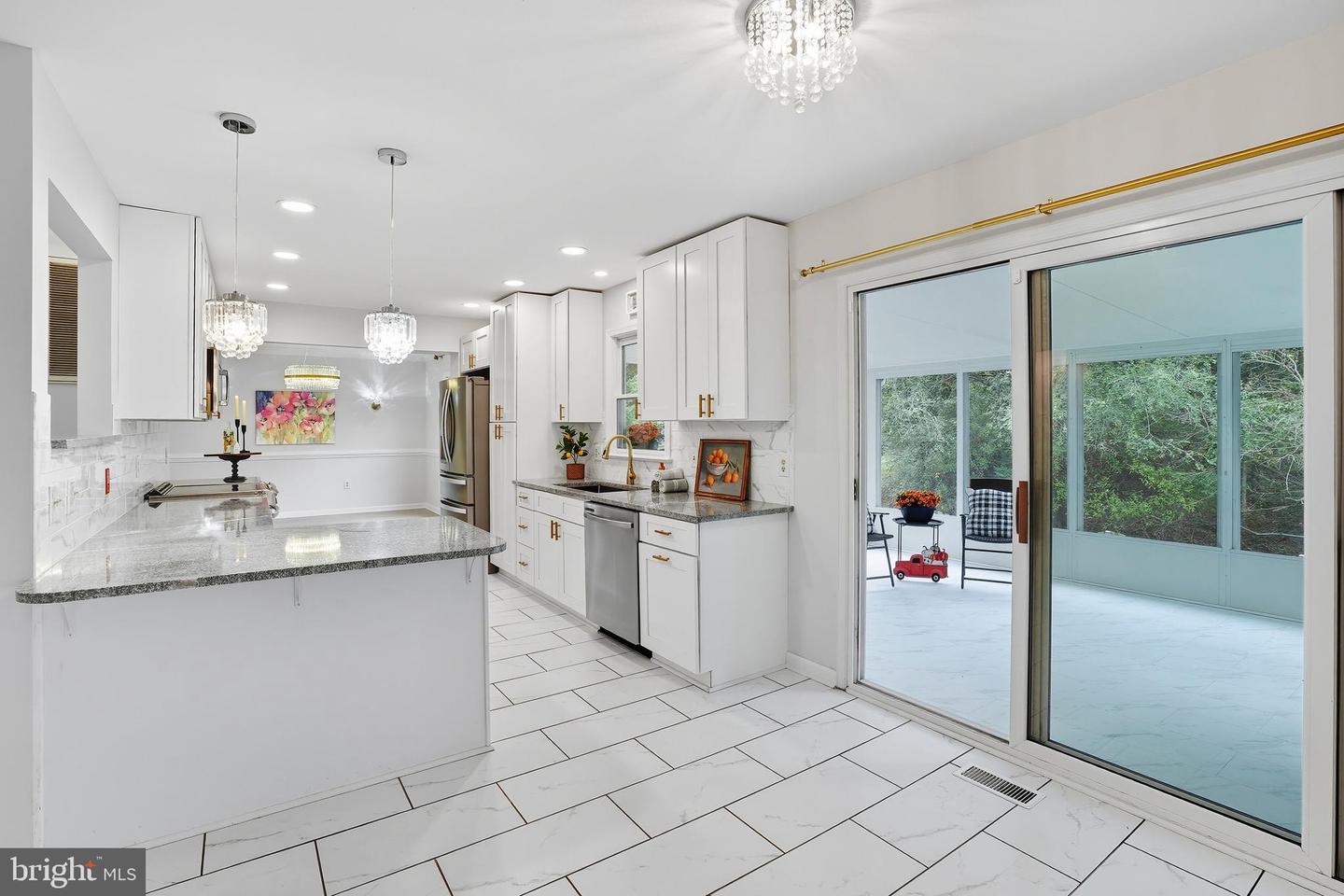 428 WESTSIDE STATION DR, WINCHESTER, Virginia 22601, 5 Bedrooms Bedrooms, ,3 BathroomsBathrooms,Residential,For sale,428 WESTSIDE STATION DR,VAFV2036980 MLS # VAFV2036980