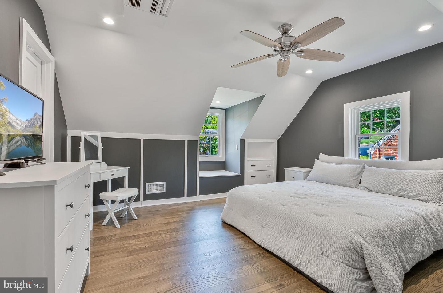 2843 GREENWAY BLVD, FALLS CHURCH, Virginia 22042, 3 Bedrooms Bedrooms, ,3 BathroomsBathrooms,Residential,For sale,2843 GREENWAY BLVD,VAFX2268930 MLS # VAFX2268930