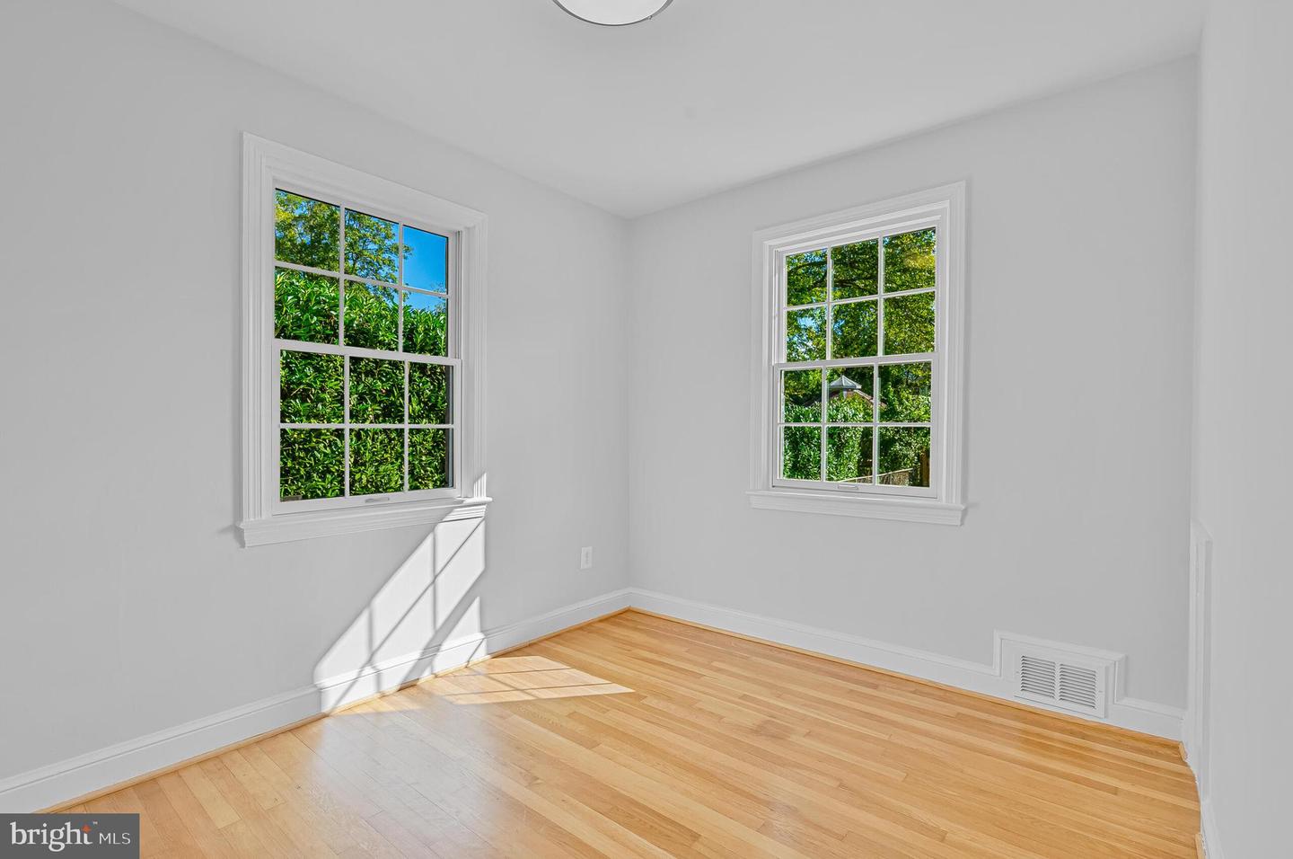 2843 GREENWAY BLVD, FALLS CHURCH, Virginia 22042, 3 Bedrooms Bedrooms, ,3 BathroomsBathrooms,Residential,For sale,2843 GREENWAY BLVD,VAFX2268930 MLS # VAFX2268930