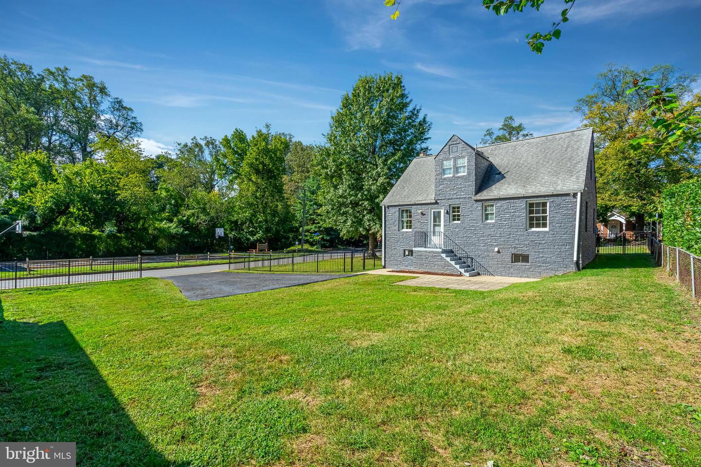2843 GREENWAY BLVD, FALLS CHURCH, Virginia 22042, 3 Bedrooms Bedrooms, ,3 BathroomsBathrooms,Residential,For sale,2843 GREENWAY BLVD,VAFX2268930 MLS # VAFX2268930