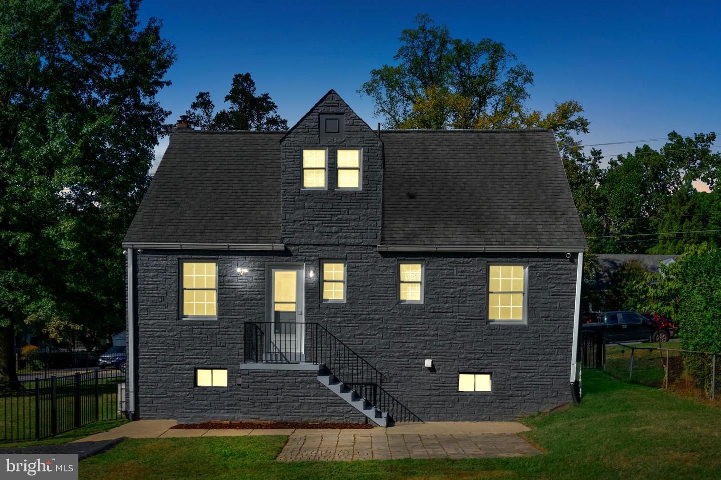 2843 GREENWAY BLVD, FALLS CHURCH, Virginia 22042, 3 Bedrooms Bedrooms, ,3 BathroomsBathrooms,Residential,For sale,2843 GREENWAY BLVD,VAFX2268930 MLS # VAFX2268930