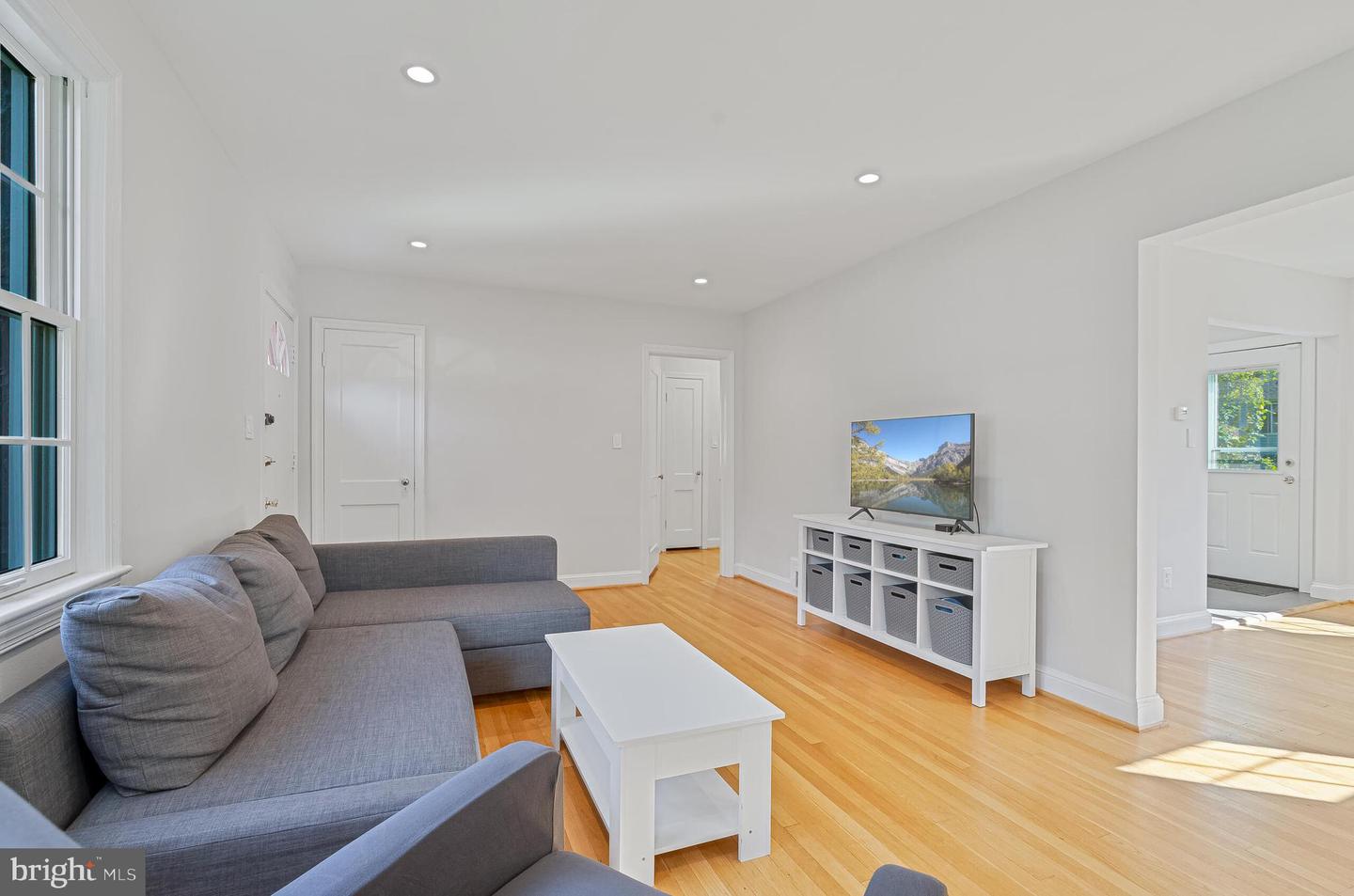 2843 GREENWAY BLVD, FALLS CHURCH, Virginia 22042, 3 Bedrooms Bedrooms, ,3 BathroomsBathrooms,Residential,For sale,2843 GREENWAY BLVD,VAFX2268930 MLS # VAFX2268930