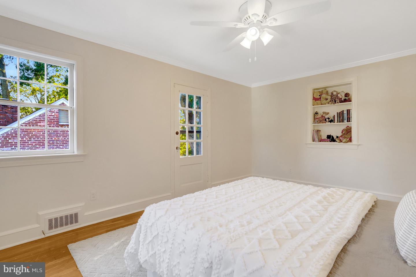1114 HARRISON ST N, ARLINGTON, Virginia 22205, 3 Bedrooms Bedrooms, ,2 BathroomsBathrooms,Residential,For sale,1114 HARRISON ST N,VAAR2064162 MLS # VAAR2064162
