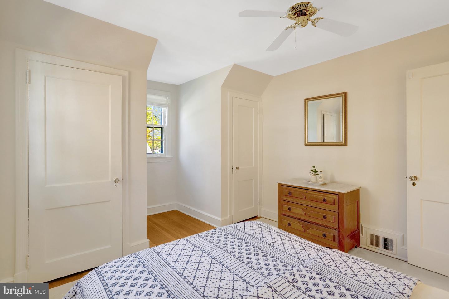 1114 HARRISON ST N, ARLINGTON, Virginia 22205, 3 Bedrooms Bedrooms, ,2 BathroomsBathrooms,Residential,For sale,1114 HARRISON ST N,VAAR2064162 MLS # VAAR2064162