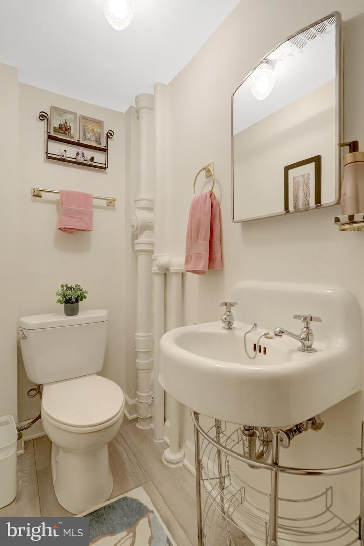 1114 HARRISON ST N, ARLINGTON, Virginia 22205, 3 Bedrooms Bedrooms, ,2 BathroomsBathrooms,Residential,For sale,1114 HARRISON ST N,VAAR2064162 MLS # VAAR2064162