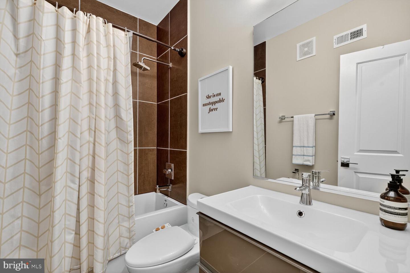 816 KENNEDY ST NW #3, WASHINGTON, District Of Columbia 20011, 2 Bedrooms Bedrooms, ,2 BathroomsBathrooms,Residential,For sale,816 KENNEDY ST NW #3,DCDC2224144 MLS # DCDC2224144