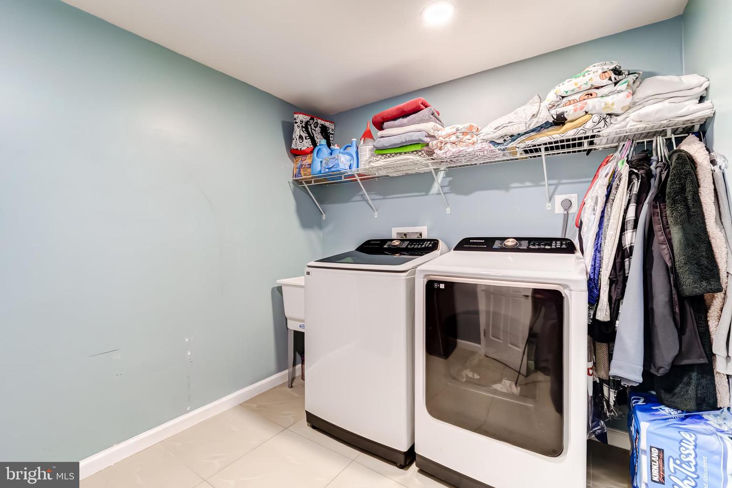 2937 CAMBRIDGE DR, WOODBRIDGE, Virginia 22192, 3 Bedrooms Bedrooms, ,3 BathroomsBathrooms,Residential,For sale,2937 CAMBRIDGE DR,VAPW2104638 MLS # VAPW2104638