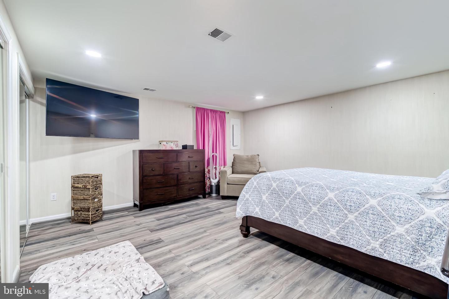 2937 CAMBRIDGE DR, WOODBRIDGE, Virginia 22192, 3 Bedrooms Bedrooms, ,3 BathroomsBathrooms,Residential,For sale,2937 CAMBRIDGE DR,VAPW2104638 MLS # VAPW2104638
