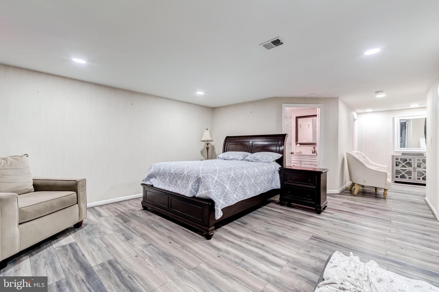 2937 CAMBRIDGE DR, WOODBRIDGE, Virginia 22192, 3 Bedrooms Bedrooms, ,3 BathroomsBathrooms,Residential,For sale,2937 CAMBRIDGE DR,VAPW2104638 MLS # VAPW2104638