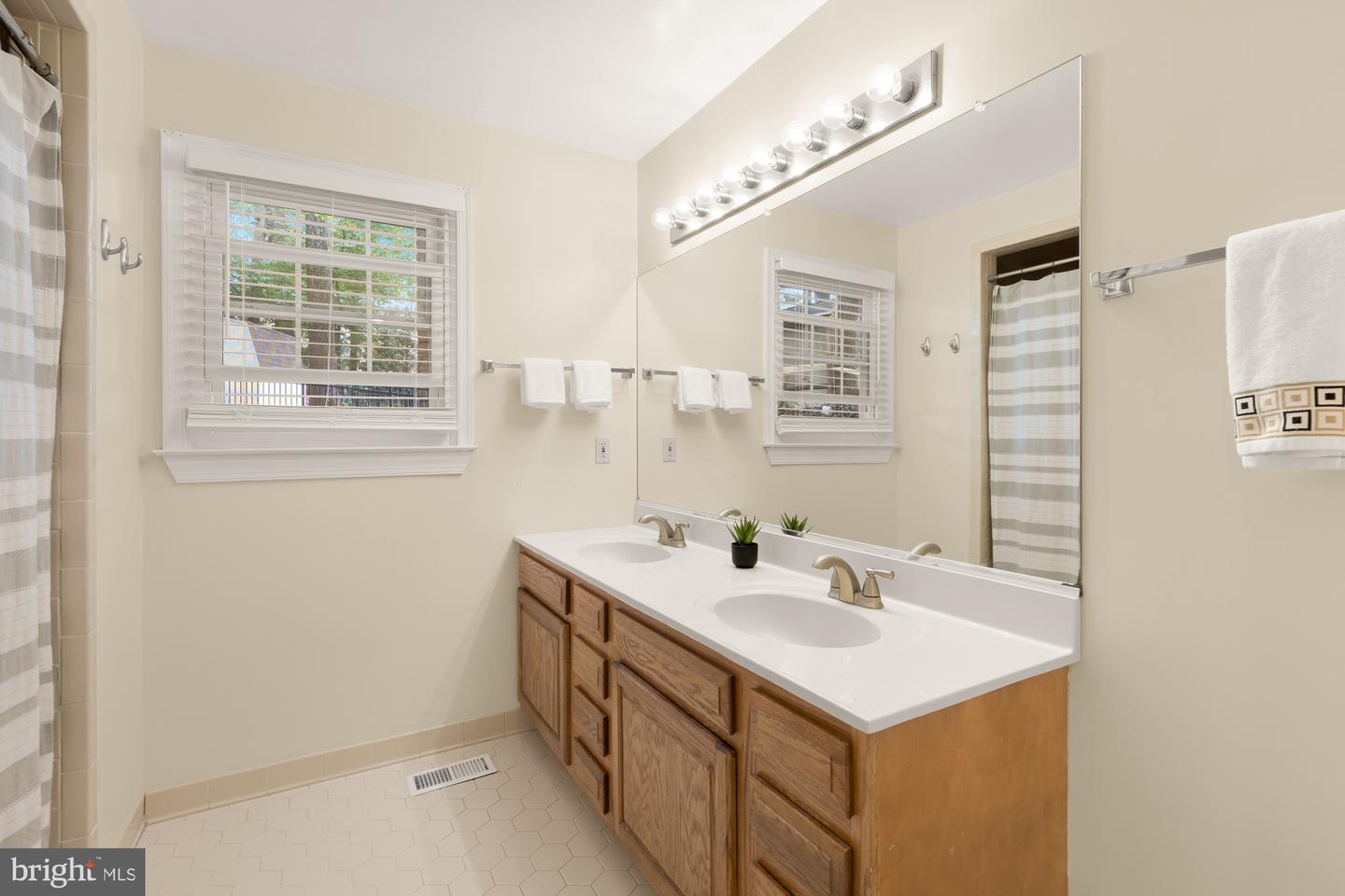 9107 JOYCE PHILLIP CT, SPRINGFIELD, Virginia 22153, 5 Bedrooms Bedrooms, ,3 BathroomsBathrooms,Residential,For sale,9107 JOYCE PHILLIP CT,VAFX2269016 MLS # VAFX2269016