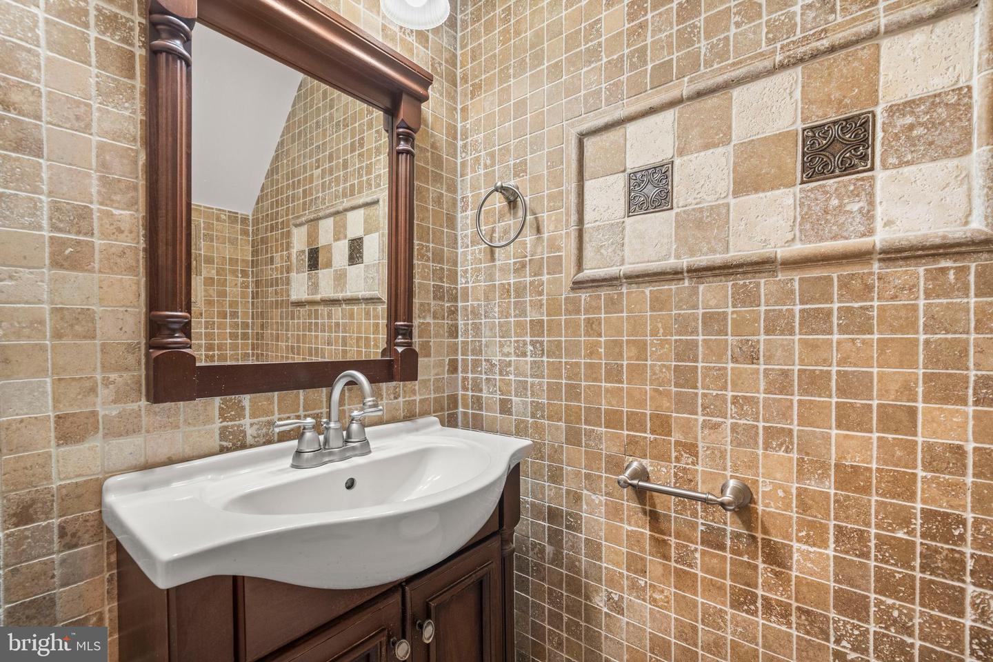 8218 CARRLEIGH PKWY #10, SPRINGFIELD, Virginia 22152, 2 Bedrooms Bedrooms, ,1 BathroomBathrooms,Residential,For sale,8218 CARRLEIGH PKWY #10,VAFX2269042 MLS # VAFX2269042