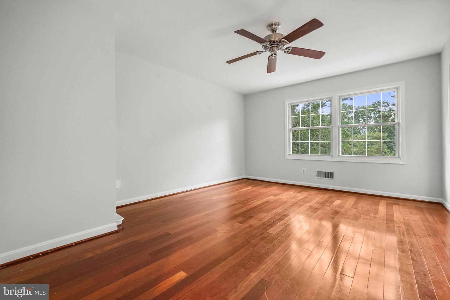8218 CARRLEIGH PKWY #10, SPRINGFIELD, Virginia 22152, 2 Bedrooms Bedrooms, ,1 BathroomBathrooms,Residential,For sale,8218 CARRLEIGH PKWY #10,VAFX2269042 MLS # VAFX2269042