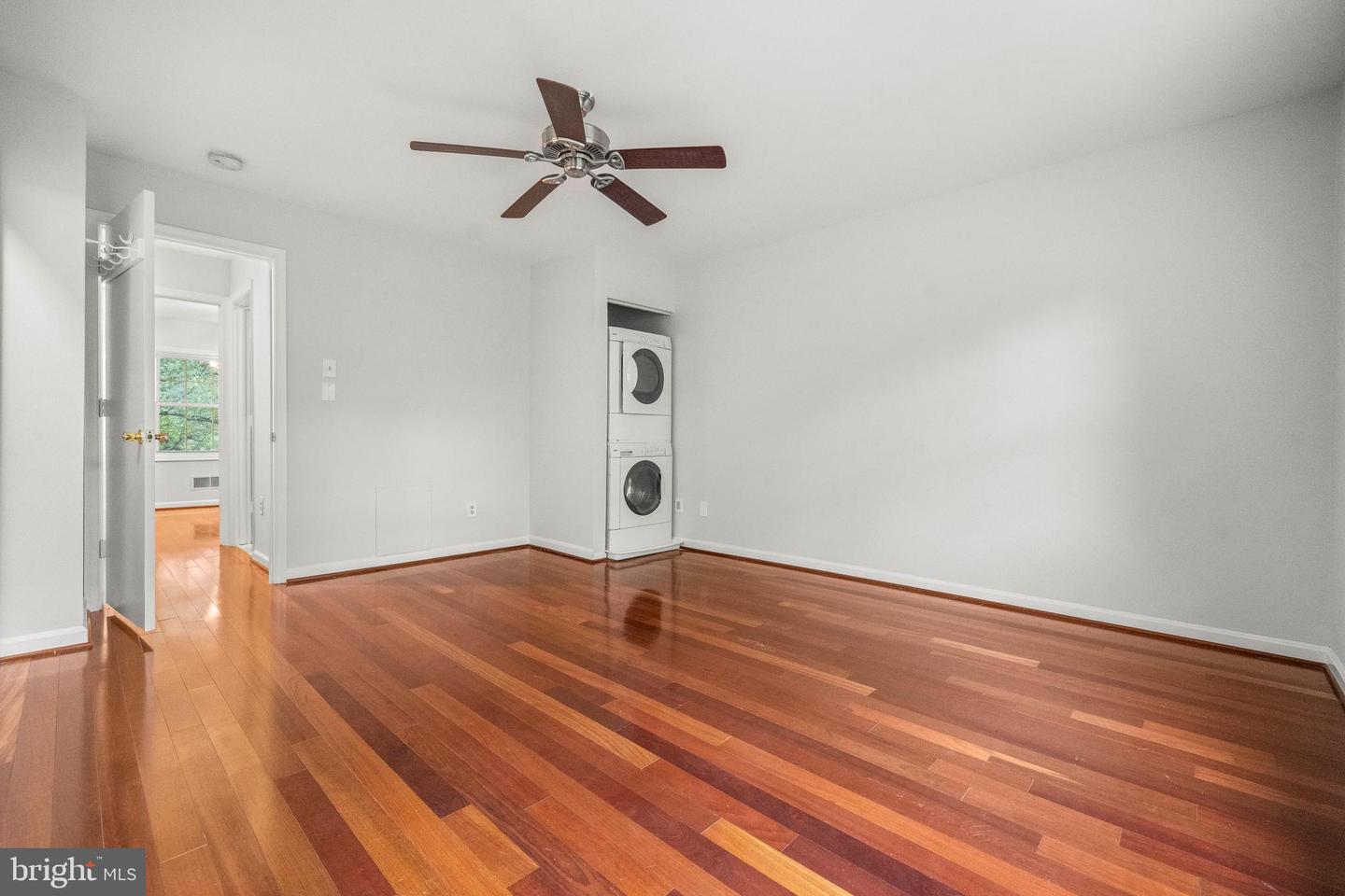 8218 CARRLEIGH PKWY #10, SPRINGFIELD, Virginia 22152, 2 Bedrooms Bedrooms, ,1 BathroomBathrooms,Residential,For sale,8218 CARRLEIGH PKWY #10,VAFX2269042 MLS # VAFX2269042