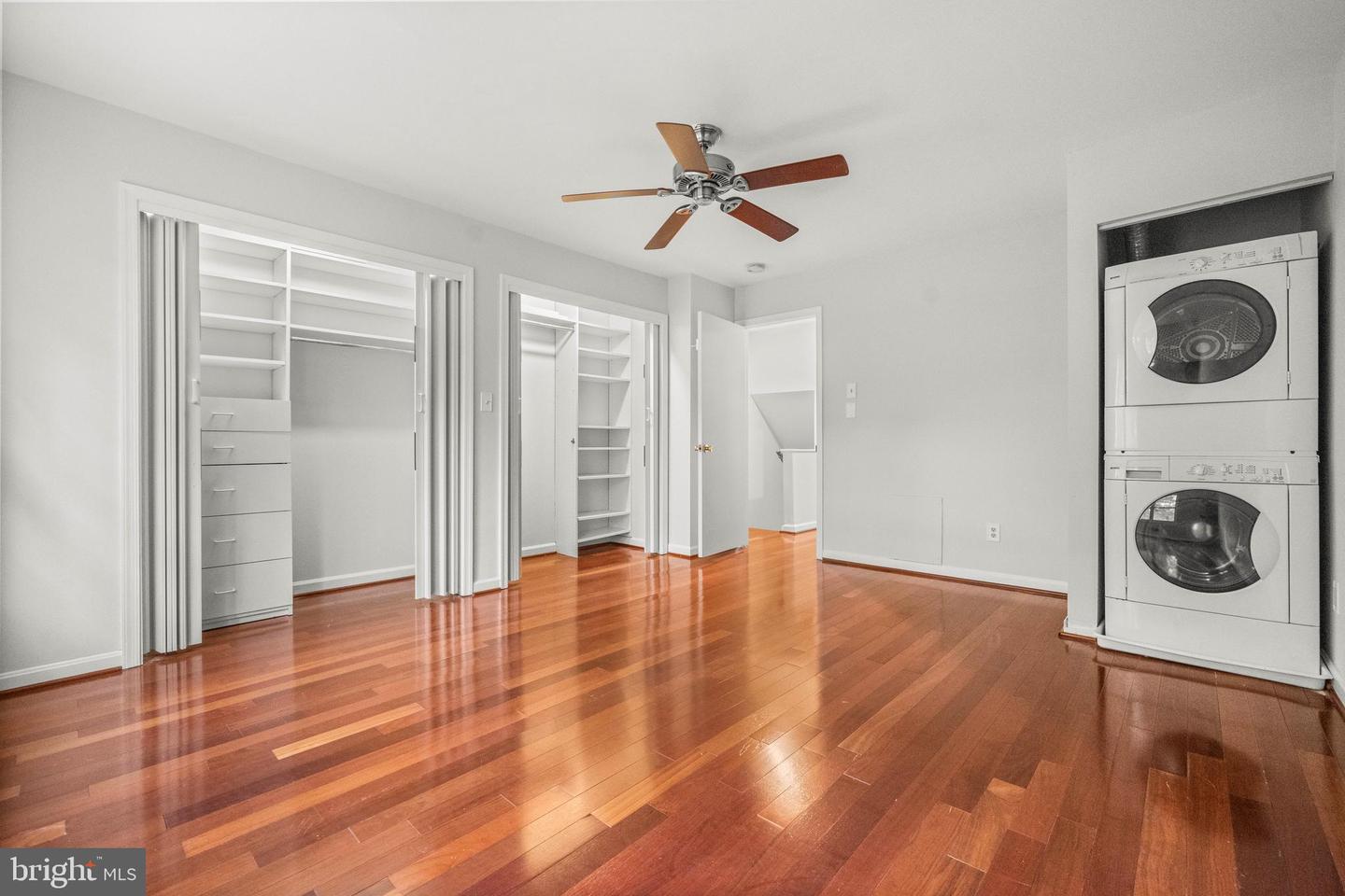 8218 CARRLEIGH PKWY #10, SPRINGFIELD, Virginia 22152, 2 Bedrooms Bedrooms, ,1 BathroomBathrooms,Residential,For sale,8218 CARRLEIGH PKWY #10,VAFX2269042 MLS # VAFX2269042