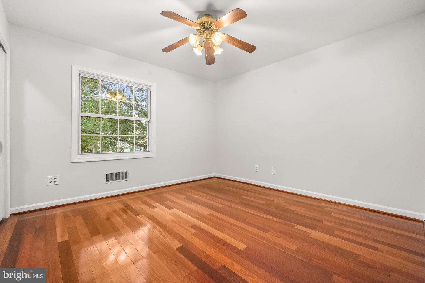 8218 CARRLEIGH PKWY #10, SPRINGFIELD, Virginia 22152, 2 Bedrooms Bedrooms, ,1 BathroomBathrooms,Residential,For sale,8218 CARRLEIGH PKWY #10,VAFX2269042 MLS # VAFX2269042